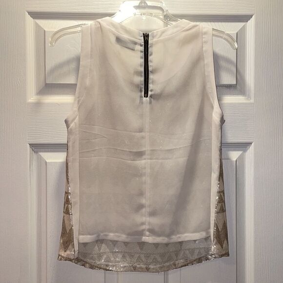 ✨ASTR Cream & Gold Chevron Sequin Sleeveless Top - Picture 5 of 5